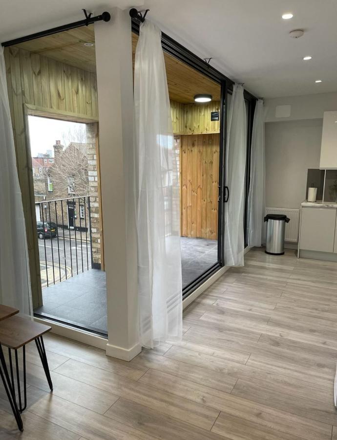 Stratford Apartment With Balcony London Exterior photo